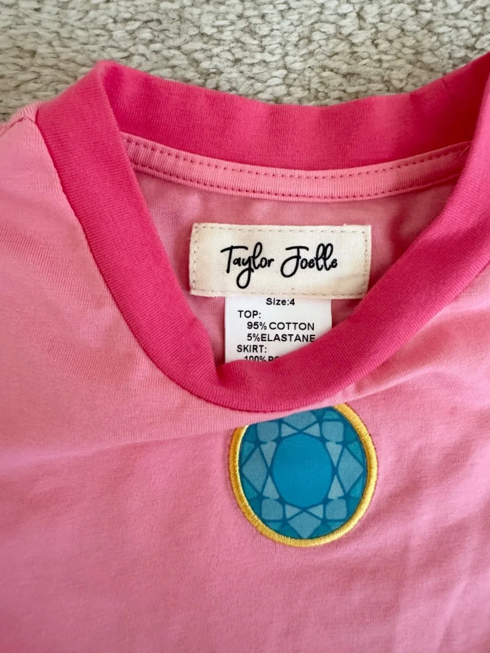 Taylor Joelle dress - Princess Peach Size 4 like brand new (great condition)